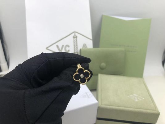 Ποιότητα Van Cleef και εκλεκτής ποιότητας Alhambra δαχτυλίδι κίτρινο χρυσό Onyx Arpels γύρω από το διαμάντι εργοστάσιο