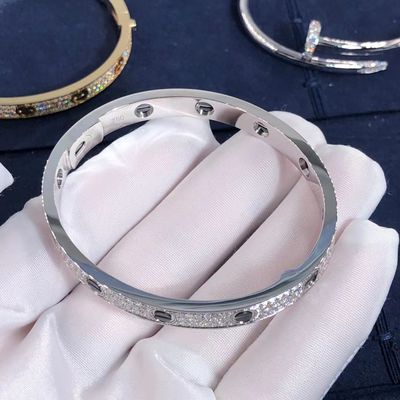 Ποιότητα Υψηλών σημείων κοσμήματος 18K διαμάντι βραχιολιών ΑΓΆΠΗΣ σειρών αυτοκινήτων που στρώνεται χρυσό για των γυναικών εργοστάσιο