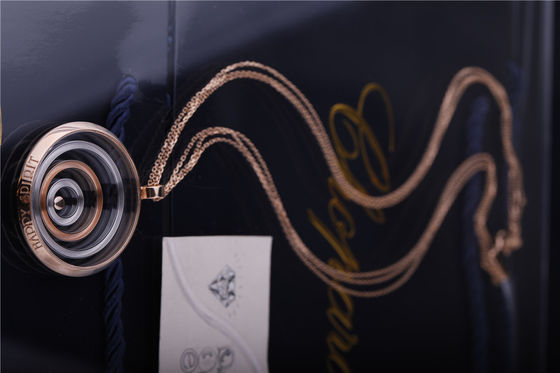 Ποιότητα Το ευτυχές κόσμημα Chopard περιδεραίων πνευμάτων μακροχρόνιο αυξήθηκε και άσπρο χρυσό κρεμαστό κόσμημα 795014-9001 διαμαντιών εργοστάσιο